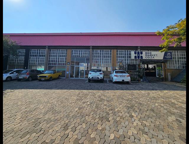 300M² SHOWROOM TO LET IN KRAMERVILLE